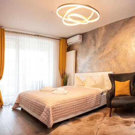 Royal Apartment Braşov Esterno foto